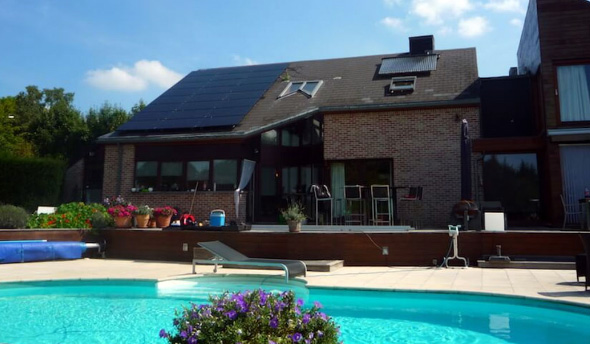 piscine panneaux photovoltaiques